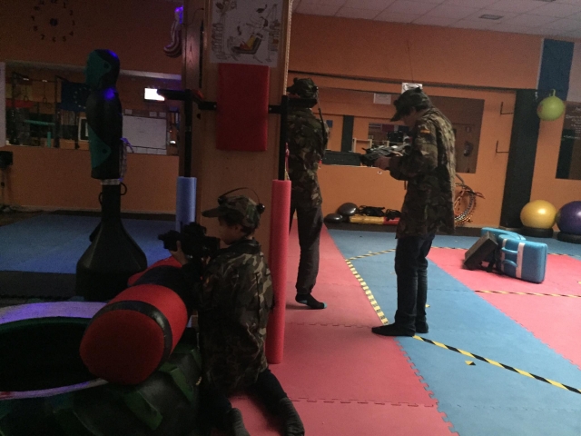 Jugadores de laser en Zaragoza.jpg